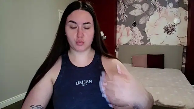 Roxie Bradley online show from 04-13-26, 05:46