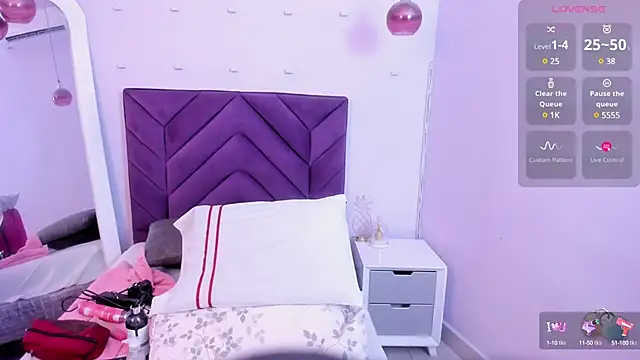 Snapshot of haileystone chatting on 03-19-25, 03:19 haileystone online show from 03-19-25, 03:19