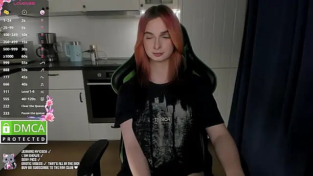 Snapshot of Lee_Loo chatting on 12-09-24, 02:17 Lee Loo online show from 12-09-24, 02:17