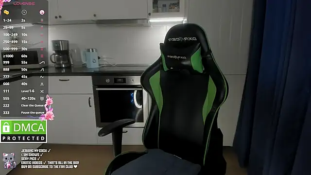 Snapshot of Lee_Loo chatting on 12-13-24, 12:39 Lee Loo online show from 12-13-24, 12:39