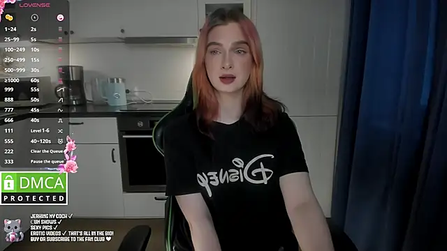 Snapshot of Lee_Loo chatting on 01-01-25, 12:33 Lee Loo online show from 01-01-25, 12:33