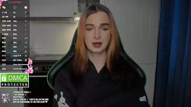 Snapshot of Lee_Loo chatting on 02-05-25, 02:05 Lee Loo online show from 02-05-25, 02:05