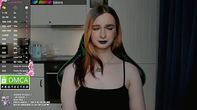 Snapshot of Lee_Loo chatting on 02-15-25, 04:45 Lee Loo online show from 02-15-25, 04:45