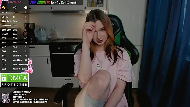 Snapshot of Lee_Loo chatting on 02-27-25, 12:45 Lee Loo online show from 02-27-25, 12:45