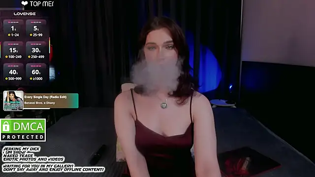 Snapshot of Lee_Loo chatting on 09-09-25, 02:38 Lee Loo online show from 09-09-25, 02:38