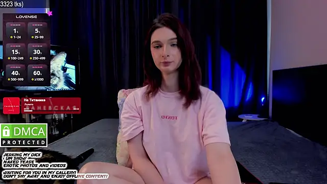 Snapshot of Lee_Loo chatting on 10-08-25, 01:09 Lee Loo online show from 10-08-25, 01:09