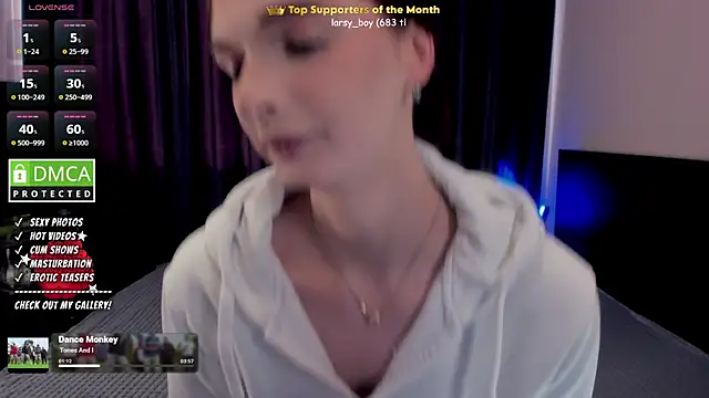 Snapshot of Lee_Loo chatting on 05-19-26, 04:02 Lee Loo online show from 05-19-26, 04:02