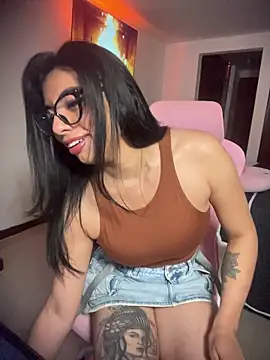 Miaparkerss  online show from 10-31-25, 09:49