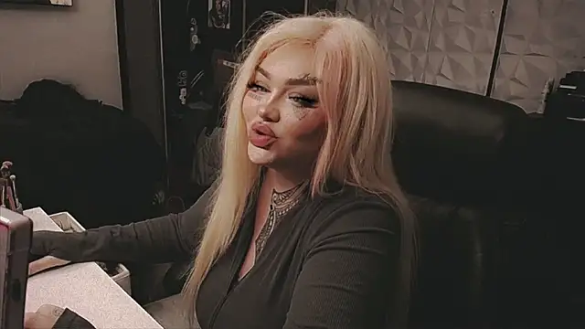 sheylagoddess11 online show from 12-17-25, 03:01