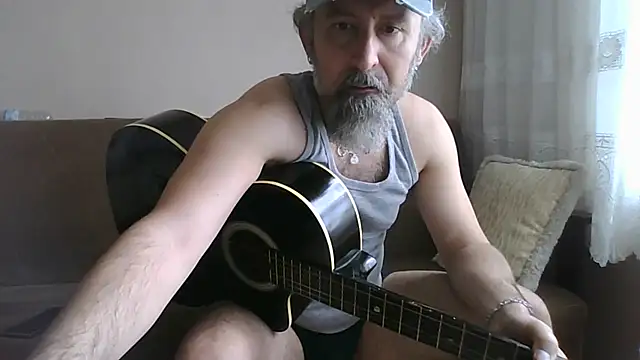 Snapshot of BuckWessle chatting on 05-26-26, 10:11 BuckWessle online show from 05-26-26, 10:11