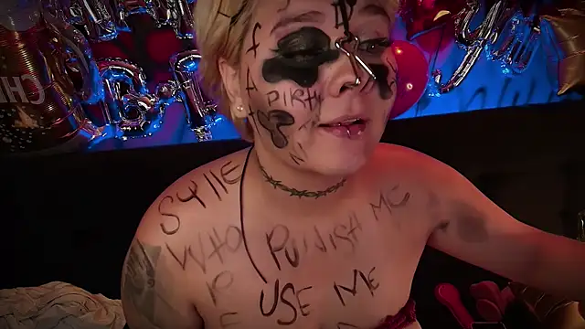 Snapshot of Laura_takint chatting on 01-30-25, 10:19 Laura takint online show from 01-30-25, 10:19