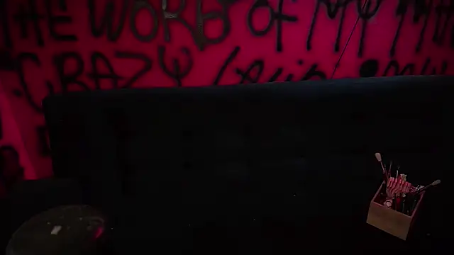 Snapshot of Laura_takint chatting on 02-05-25, 04:03 Laura takint online show from 02-05-25, 04:03