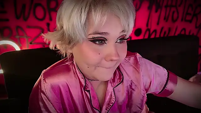 Snapshot of Laura_takint chatting on 02-10-25, 04:04 Laura takint online show from 02-10-25, 04:04