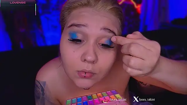 Snapshot of Laura_takint chatting on 10-13-25, 09:15 Laura takint online show from 10-13-25, 09:15