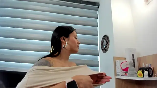 nia  white online show from 01-28-25, 05:03