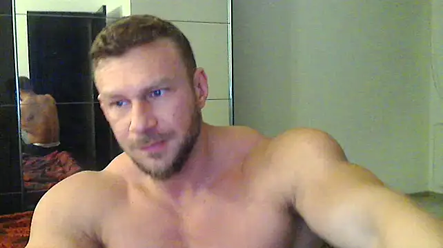 Snapshot of muscularkevin chatting on 12-19-24, 04:45 muscularkevin online show from 12-19-24, 04:45