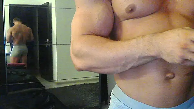 Snapshot of muscularkevin chatting on 09-16-25, 03:40 muscularkevin online show from 09-16-25, 03:40