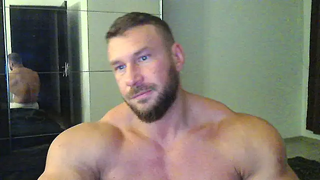 Snapshot of muscularkevin chatting on 09-19-25, 03:30 muscularkevin online show from 09-19-25, 03:30