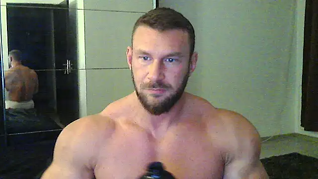 Snapshot of muscularkevin chatting on 10-20-25, 03:40 muscularkevin online show from 10-20-25, 03:40