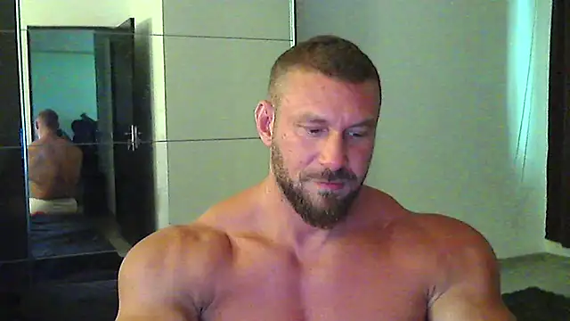 Snapshot of muscularkevin chatting on 07-06-26, 01:30 muscularkevin online show from 07-06-26, 01:30