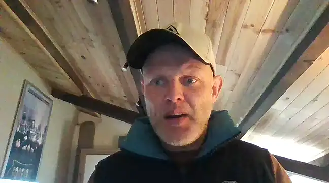 Snapshot of davigochi77bcn chatting on 02-27-25, 08:53 davigochi77bcn online show from 02-27-25, 08:53