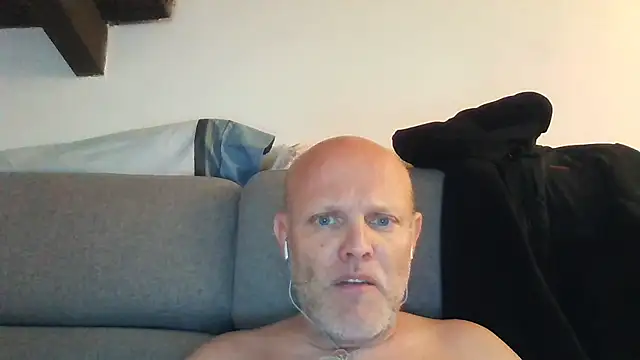 Snapshot of davigochi77bcn chatting on 11-12-25, 06:52 davigochi77bcn online show from 11-12-25, 06:52