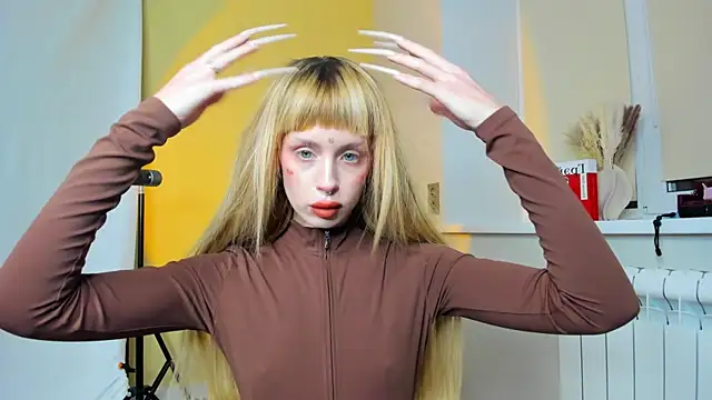 Snapshot of FlowerOfSin2001 chatting on 06-03-26, 06:24 FlowerOfSin2001 online show from 06-03-26, 06:24