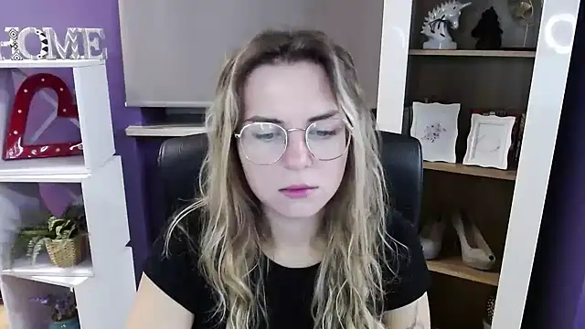 Snapshot of Zoey_Erotic chatting on 10-23-25, 04:34 Zoey Erotic online show from 10-23-25, 04:34