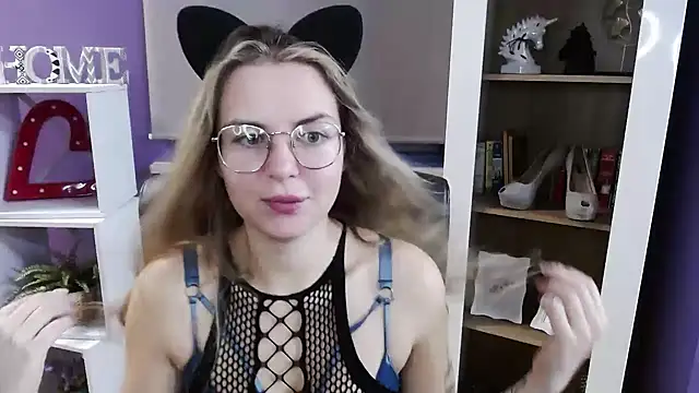 Snapshot of Zoey_Erotic chatting on 10-31-25, 05:41 Zoey Erotic online show from 10-31-25, 05:41