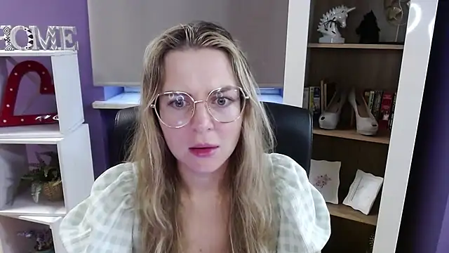 Snapshot of Zoey_Erotic chatting on 11-10-25, 07:07 Zoey Erotic online show from 11-10-25, 07:07