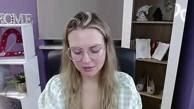 Snapshot of Zoey_Erotic chatting on 11-12-25, 05:30 Zoey Erotic online show from 11-12-25, 05:30