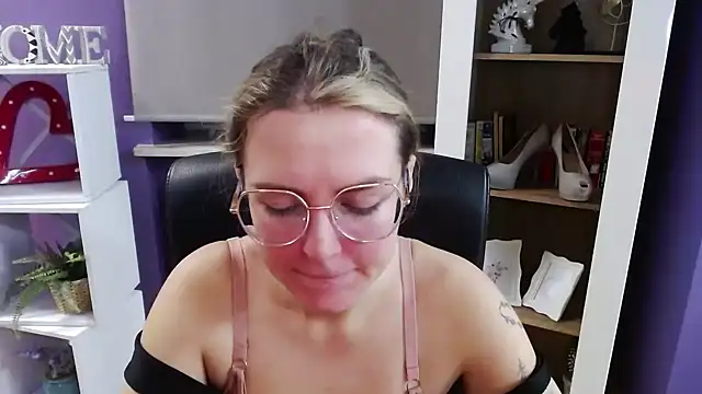 Snapshot of Zoey_Erotic chatting on 11-14-25, 05:28 Zoey Erotic online show from 11-14-25, 05:28