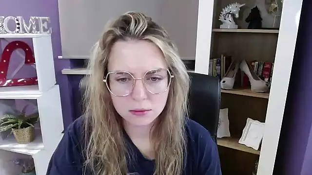 Snapshot of Zoey_Erotic chatting on 11-19-25, 05:29 Zoey Erotic online show from 11-19-25, 05:29