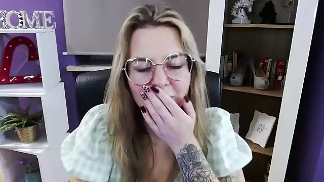 Snapshot of Zoey_Erotic chatting on 11-20-25, 05:29 Zoey Erotic online show from 11-20-25, 05:29