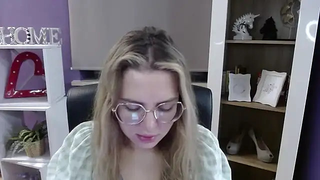 Snapshot of Zoey_Erotic chatting on 11-27-25, 05:31 Zoey Erotic online show from 11-27-25, 05:31