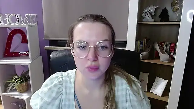 Snapshot of Zoey_Erotic chatting on 11-28-25, 05:32 Zoey Erotic online show from 11-28-25, 05:32