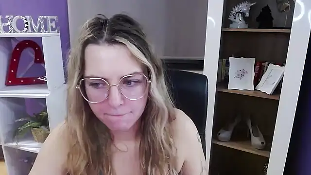 Snapshot of Zoey_Erotic chatting on 12-15-25, 05:34 Zoey Erotic online show from 12-15-25, 05:34