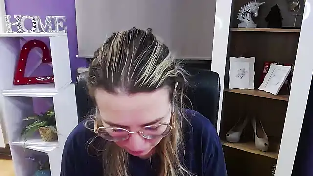 Snapshot of Zoey_Erotic chatting on 12-17-25, 06:19 Zoey Erotic online show from 12-17-25, 06:19