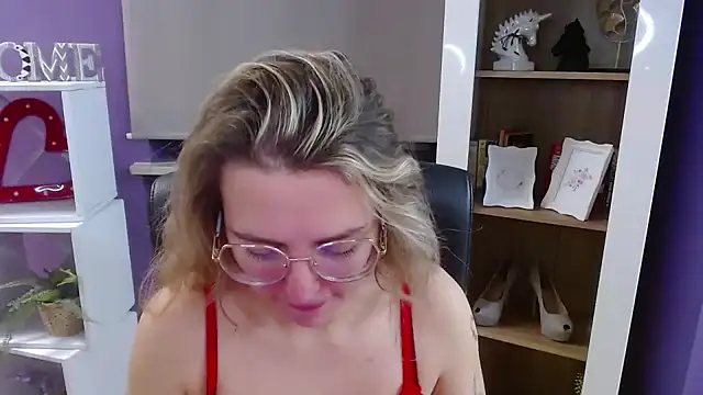 Snapshot of Zoey_Erotic chatting on 12-19-25, 05:36 Zoey Erotic online show from 12-19-25, 05:36