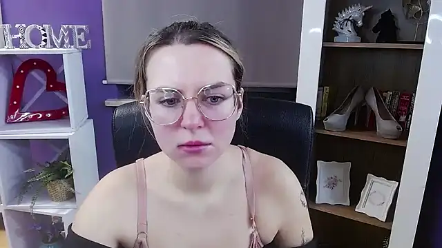 Snapshot of Zoey_Erotic chatting on 01-09-26, 05:32 Zoey Erotic online show from 01-09-26, 05:32