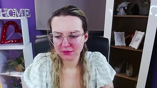 Snapshot of Zoey_Erotic chatting on 01-16-26, 06:28 Zoey Erotic online show from 01-16-26, 06:28