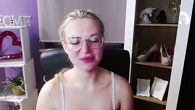 Snapshot of Zoey_Erotic chatting on 02-09-26, 05:44 Zoey Erotic online show from 02-09-26, 05:44