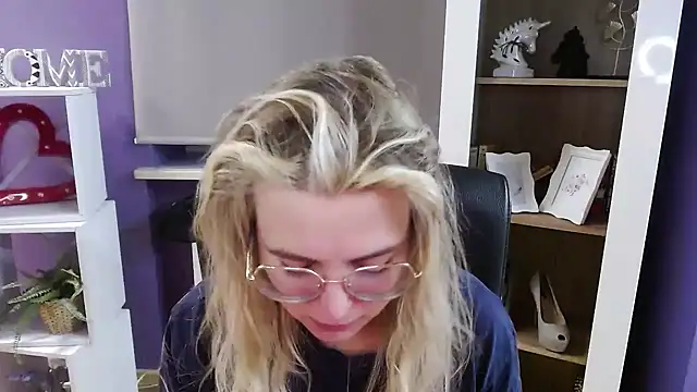 Snapshot of Zoey_Erotic chatting on 02-19-26, 05:47 Zoey Erotic online show from 02-19-26, 05:47