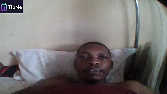 Snapshot of EarthyBull chatting on 12-10-24, 01:22 EarthyBull online show from 12-10-24, 01:22