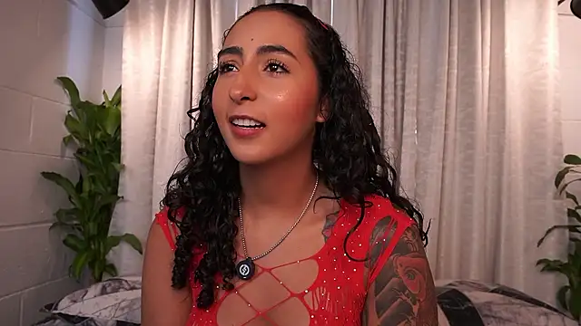 agatha collins  online show from 03-25-26, 06:47