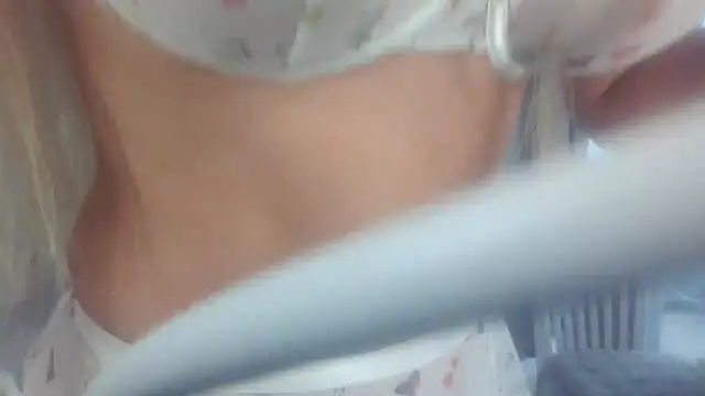 Snapshot of Roshana16 chatting on 09-28-25, 02:22 Roshana16 online show from 09-28-25, 02:22