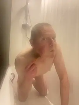 Snapshot of boilinghot123 chatting on 11-18-25, 05:28 boilinghot123 online show from 11-18-25, 05:28