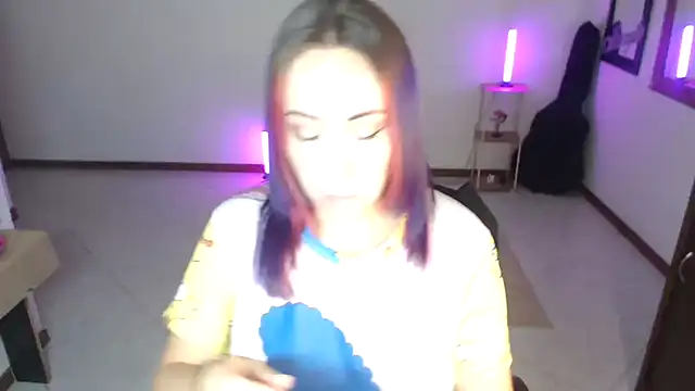 charlottezoe15 online show from 04-12-26, 10:31