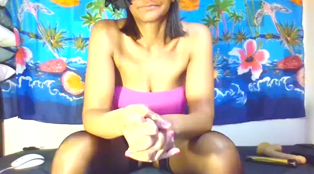 Snapshot of laetitiafun chatting on 03-03-25, 06:44 laetitiafun online show from 03-03-25, 06:44