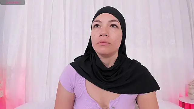 Snapshot of aisha_vs chatting on 05-07-26, 12:43 aisha vs online show from 05-07-26, 12:43